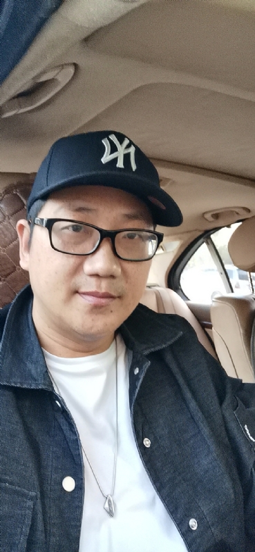 拥抱幸福的第一张照片--漳州征婚网