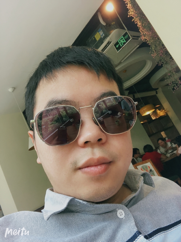 月台等路人的第一张照片--漳州征婚网
