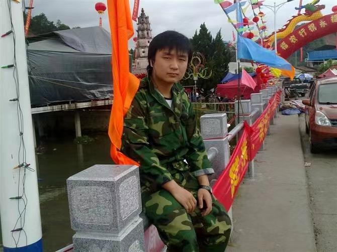 如影随形的第二张照片--漳州征婚网